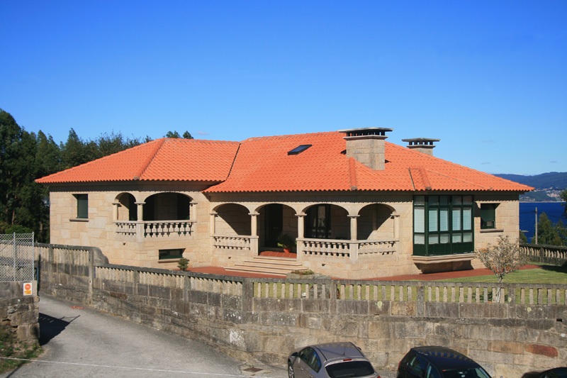 Vivienda construida con piedra país estilo mampostería en Bueu