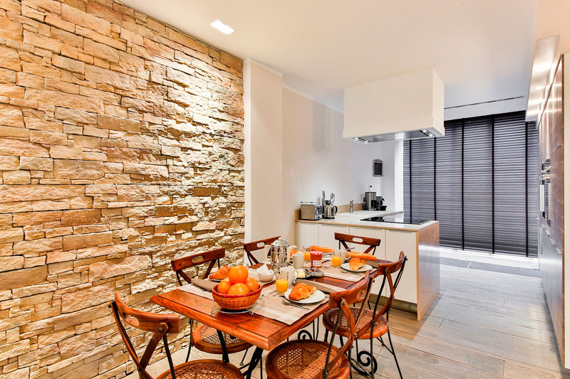 Comedor moderno con piedra