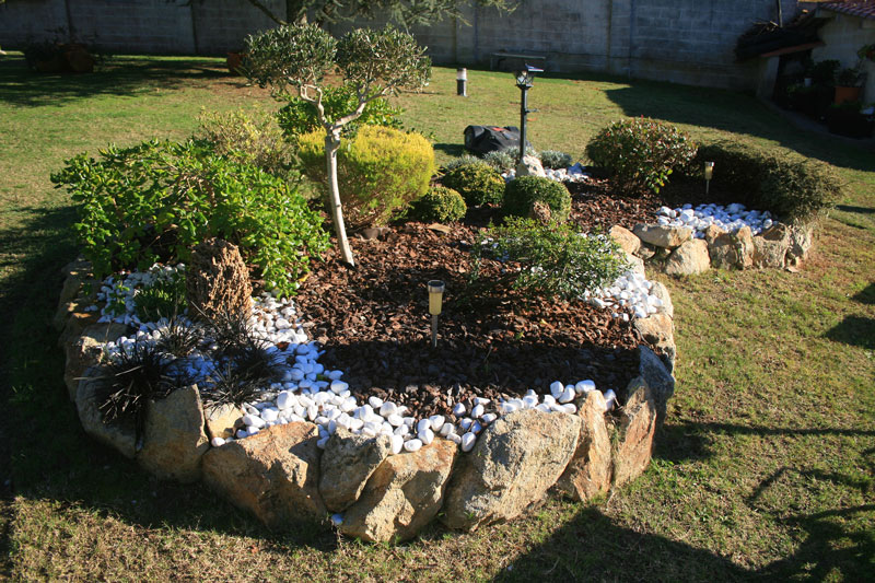 dividir-jardin-con-piedra